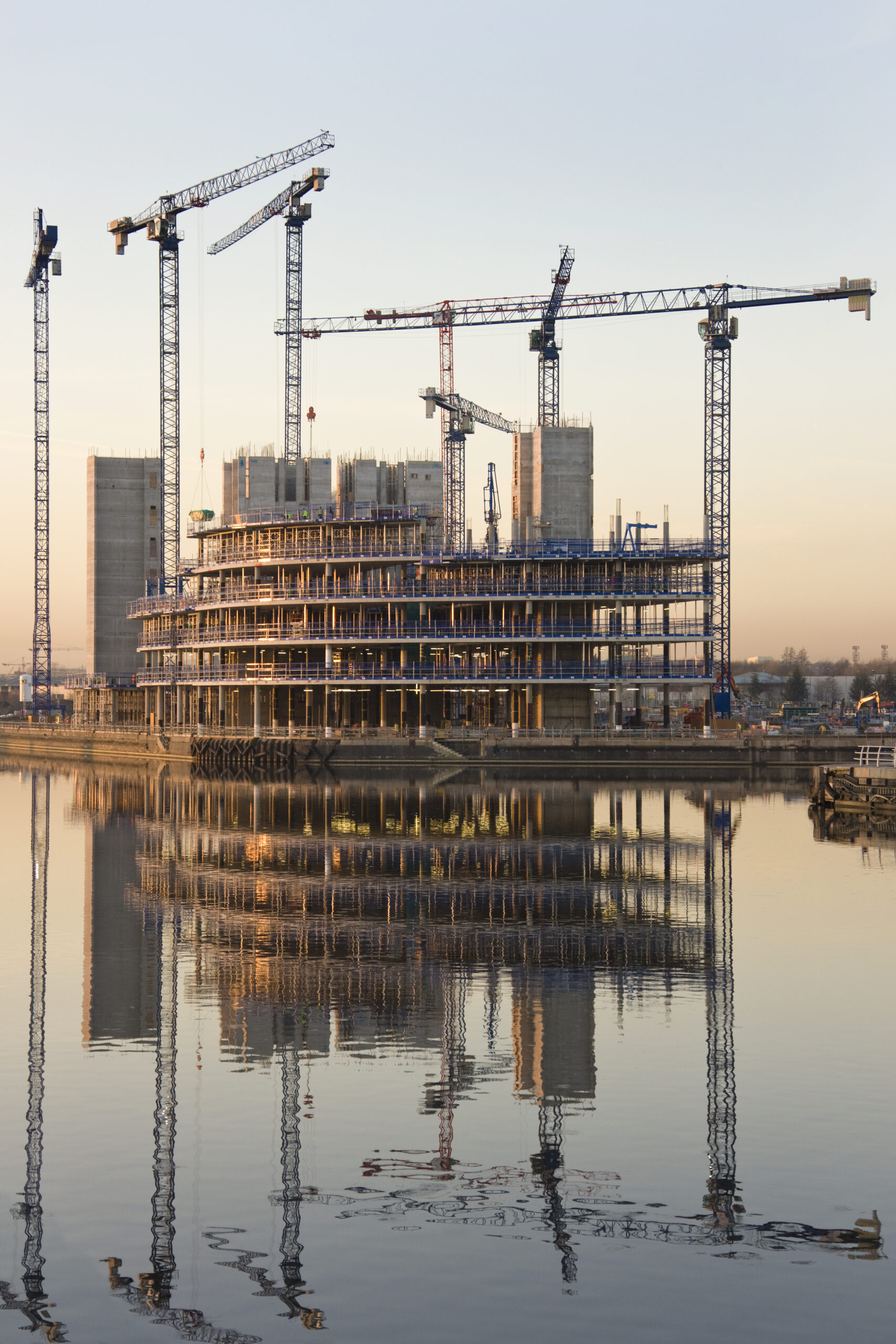 رافعات ومشاريع المياه